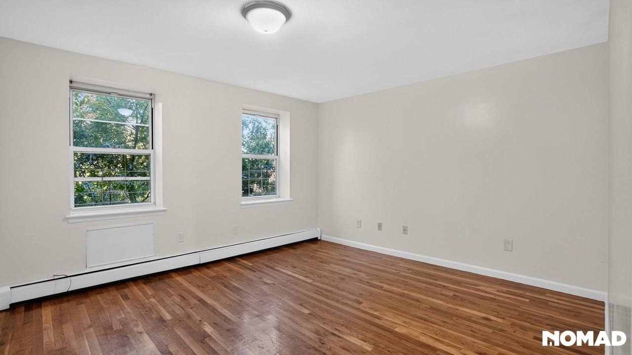 747 Essex St - Photo 4 of 32