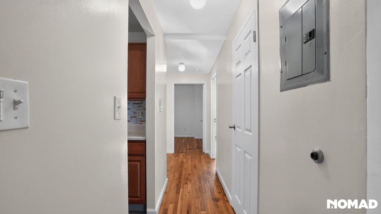 747 Essex St - Photo 5 of 32