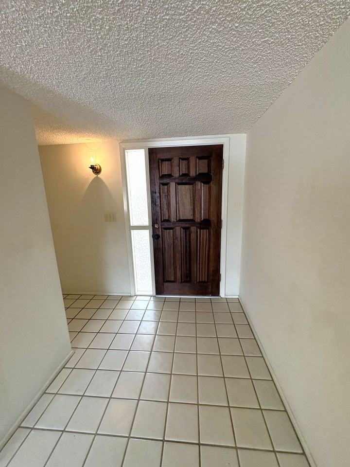 9061 E Palms Park Dr - Photo 4 of 27