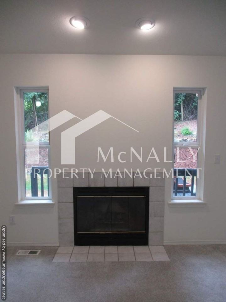 1166 Leschi Dr - Photo 6 of 20