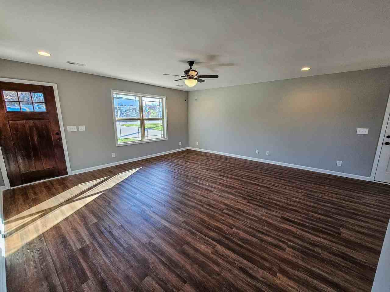 1507 Green Ln - Photo 4 of 22