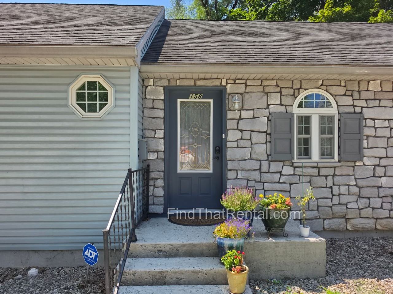 158 B St - Photo 2 of 34