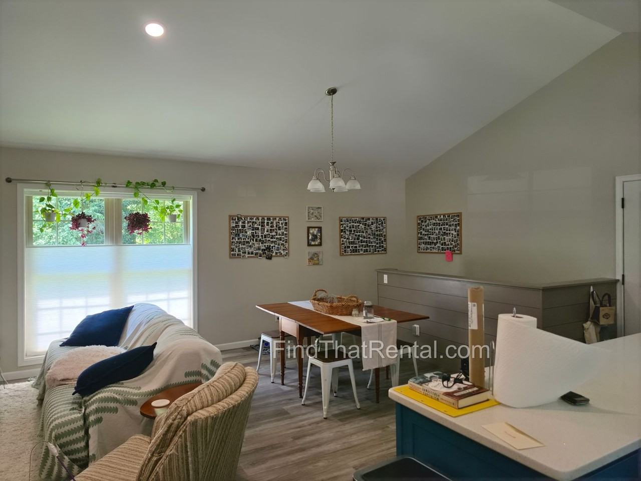 158 B St - Photo 3 of 34