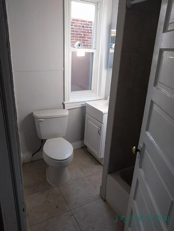 1434 N Felton St - Photo 3 of 9