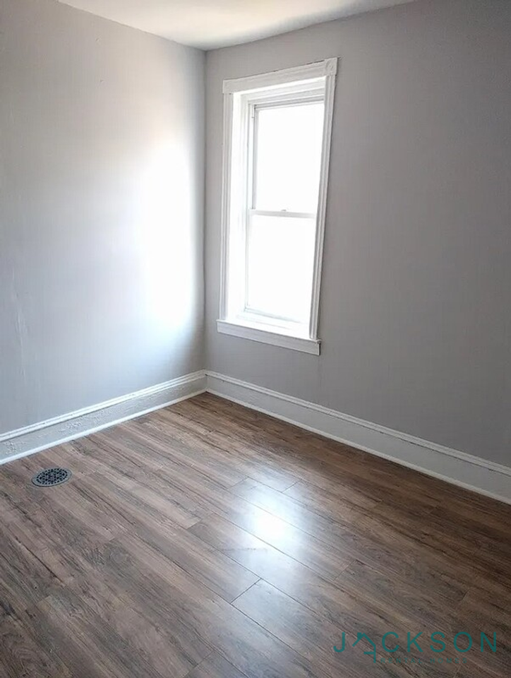 1434 N Felton St - Photo 5 of 9