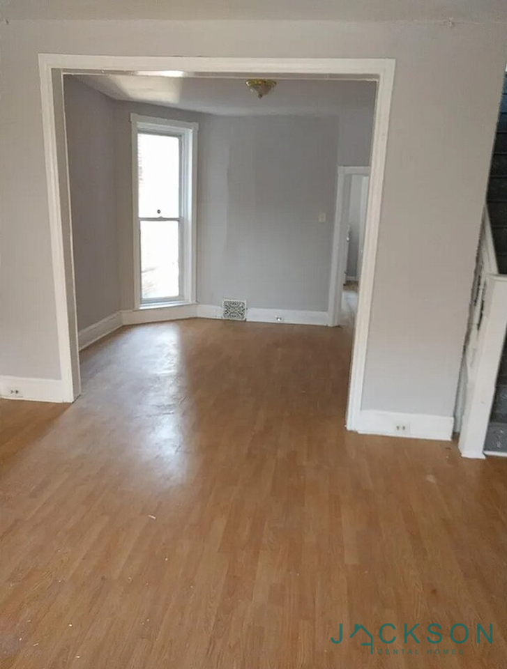 1434 N Felton St - Photo 7 of 9