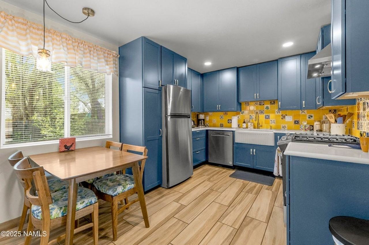 3131 N Park Dr - Photo 3 of 7
