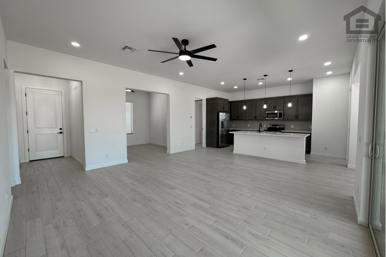 18116 W Morning Vista Ln - Photo 4 of 34