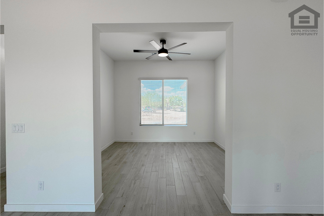 18116 W Morning Vista Ln - Photo 5 of 34