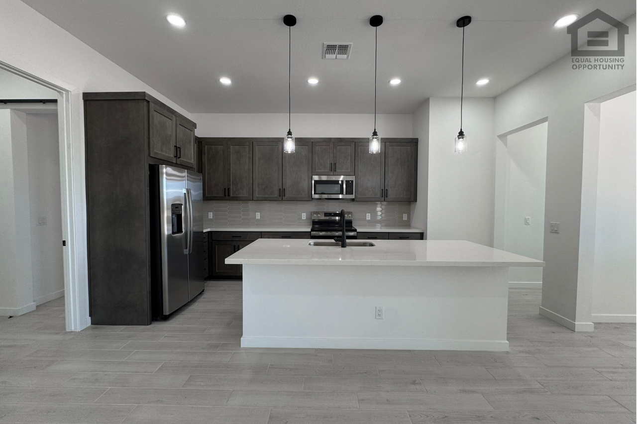 18116 W Morning Vista Ln - Photo 6 of 34