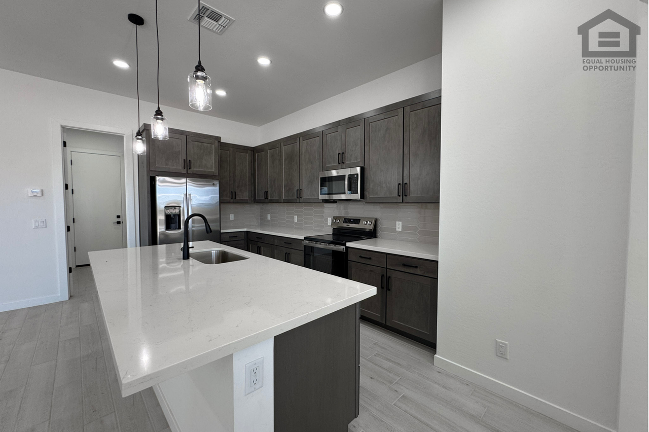 18116 W Morning Vista Ln - Photo 7 of 34