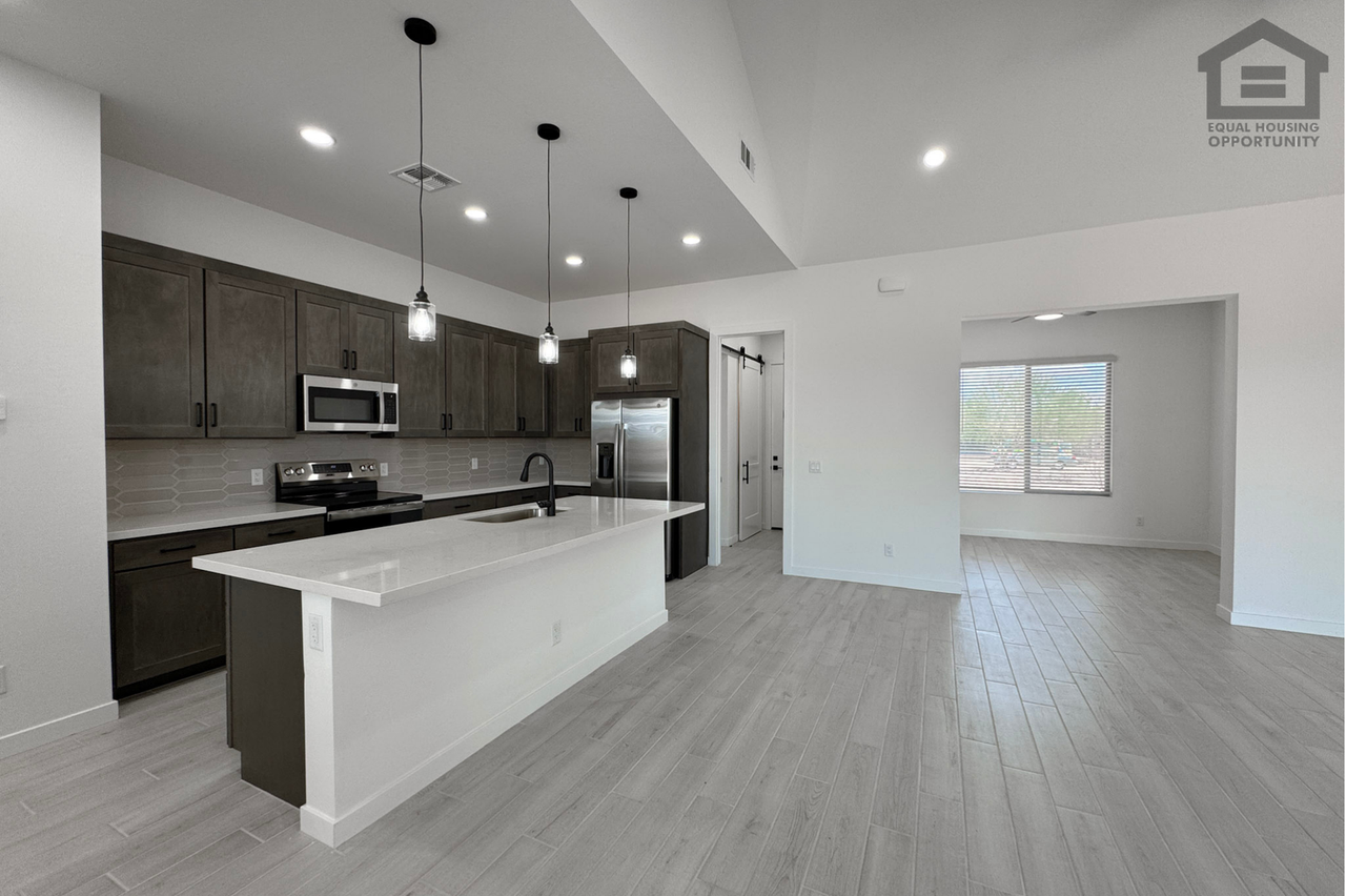 18108 W Morning Vista Ln - Photo 5 of 37