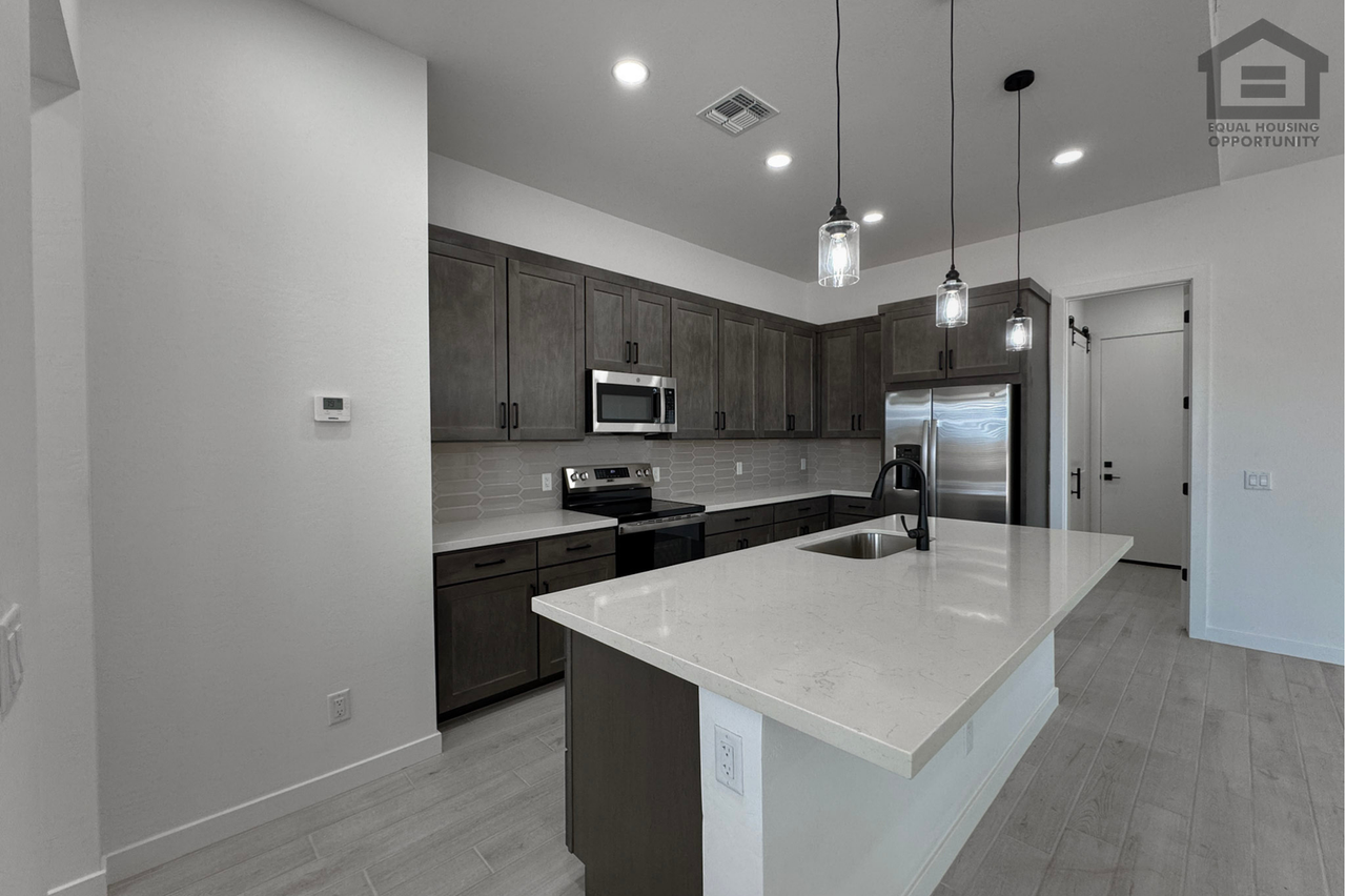 18108 W Morning Vista Ln - Photo 6 of 37