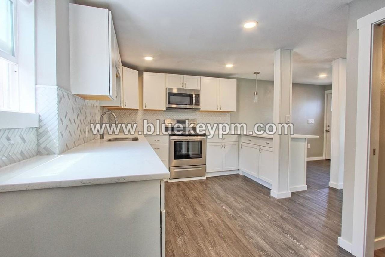 1614 Grant St #1 - Photo 4 of 9
