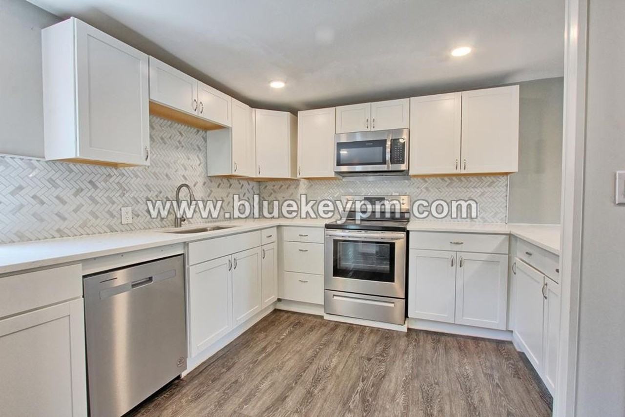 1614 Grant St #1 - Photo 5 of 9