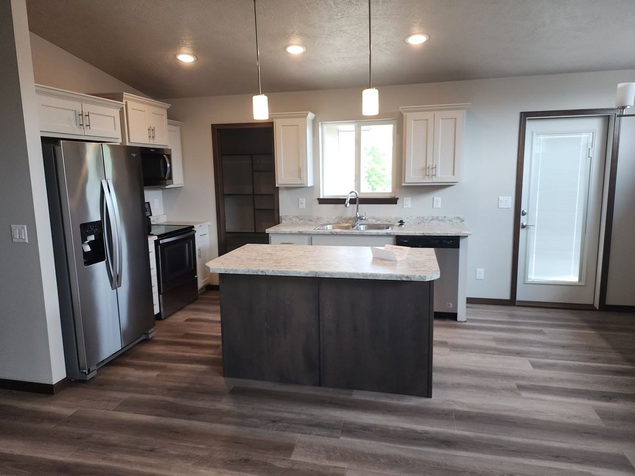 8012 W 65th St - Photo 2 of 14