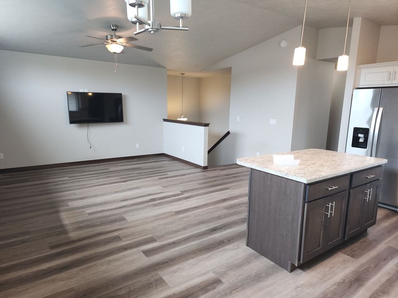 8012 W 65th St - Photo 3 of 14