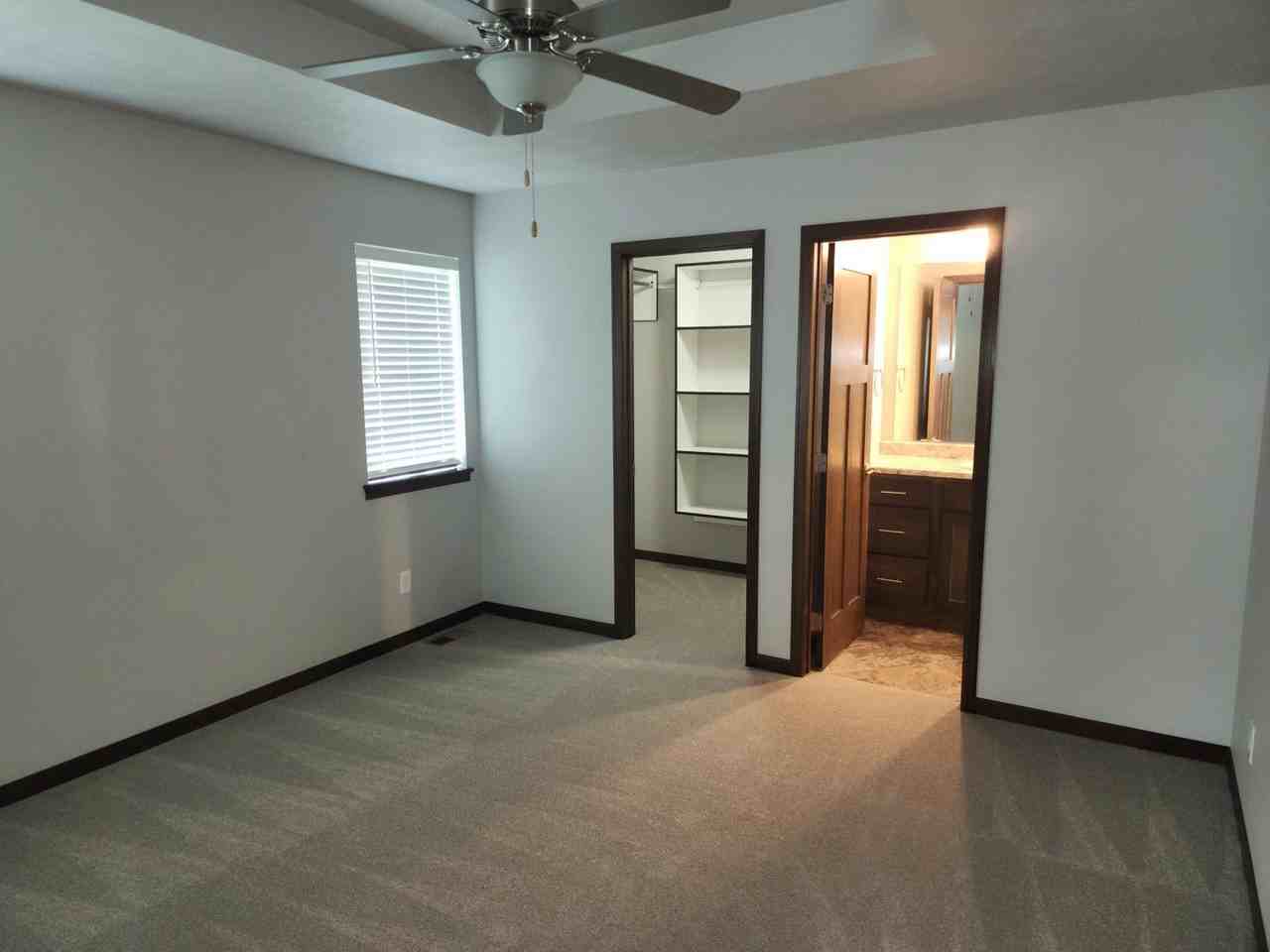 8012 W 65th St - Photo 5 of 14