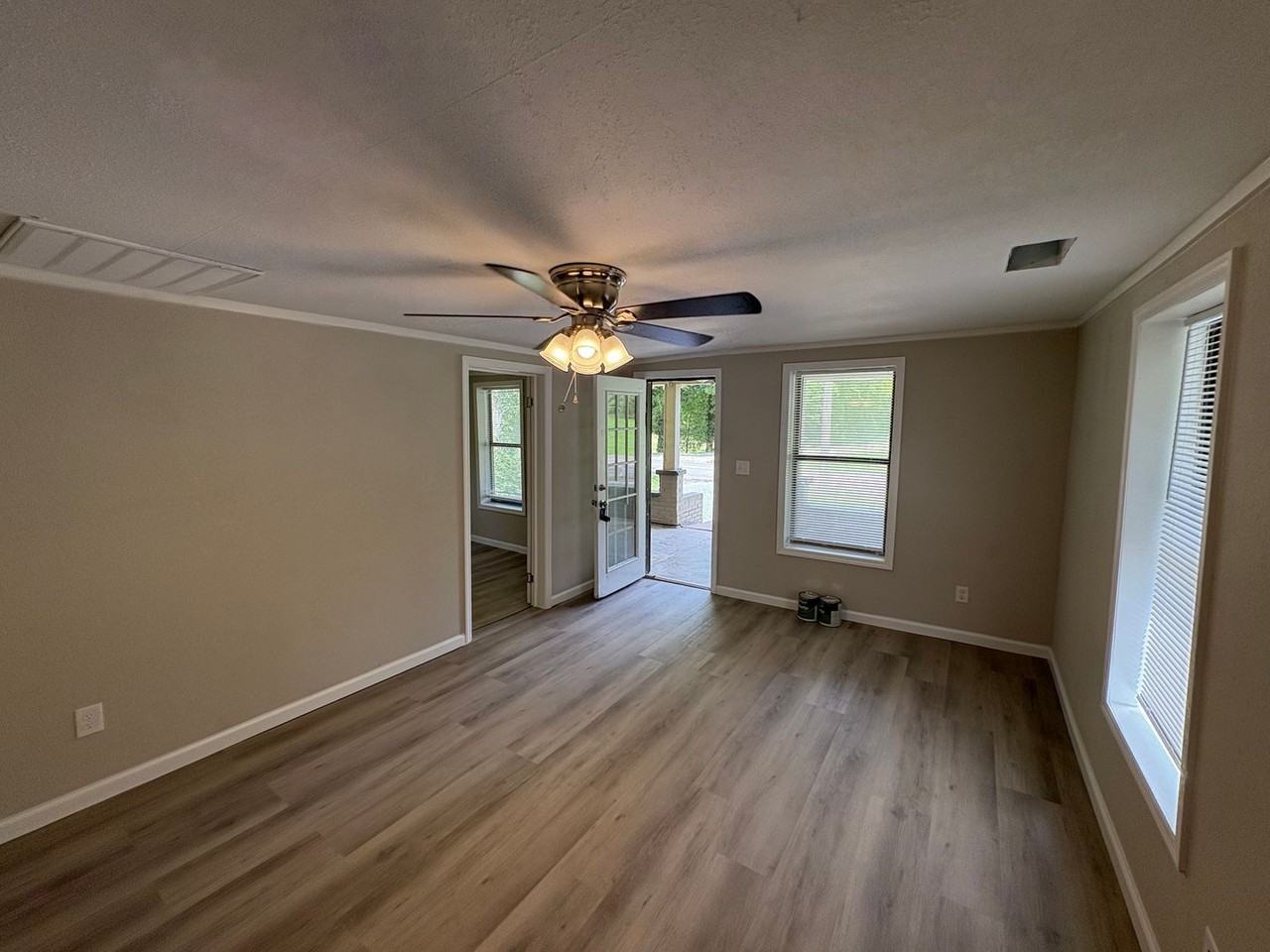 237 11th St - Photo 4 of 16
