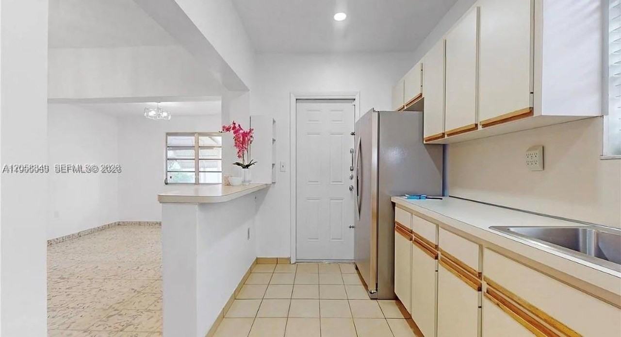 3330 3330 SW 2 0 - Photo 2 of 13