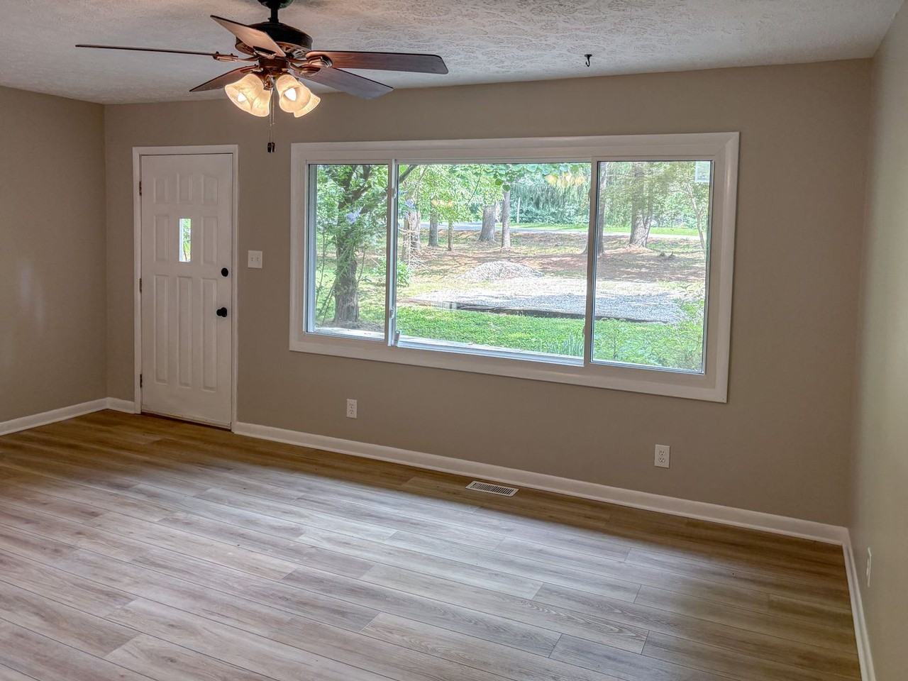 3455 E Bethel Ln - Photo 4 of 28