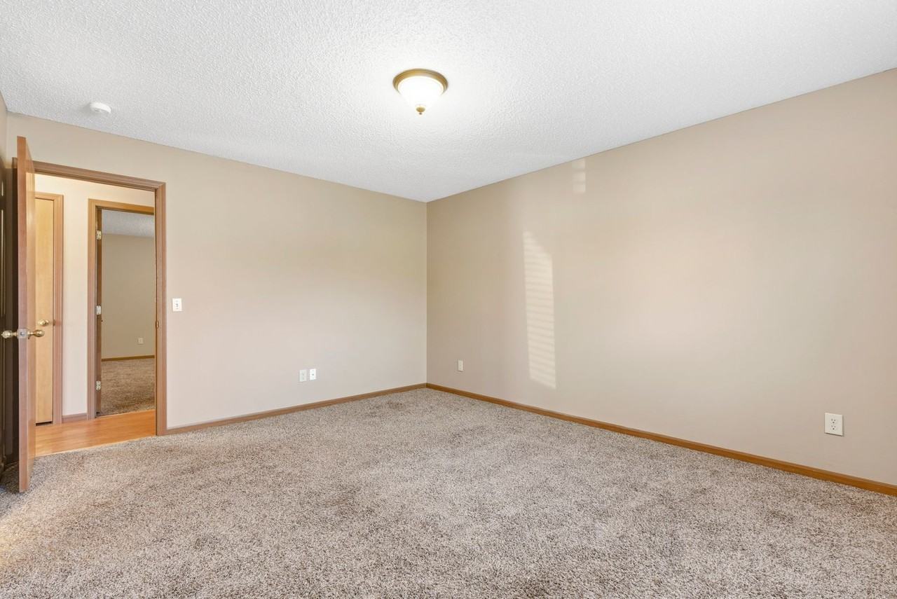 516 E Arrowhead St #C - Photo 3 of 7