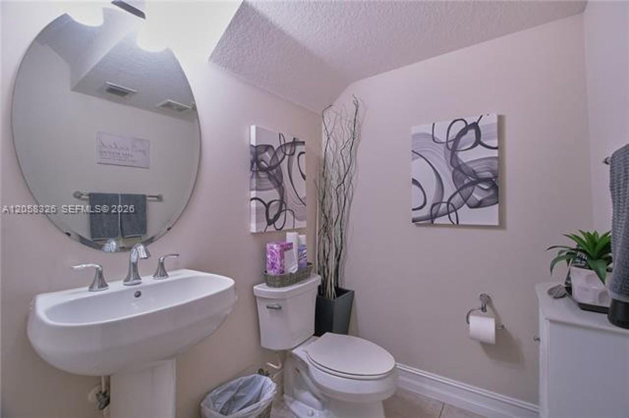 129 129 Riverwalk Cir E th 129 - Photo 5 of 22