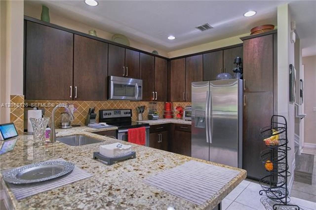 129 129 Riverwalk Cir E th 129 - Photo 6 of 22