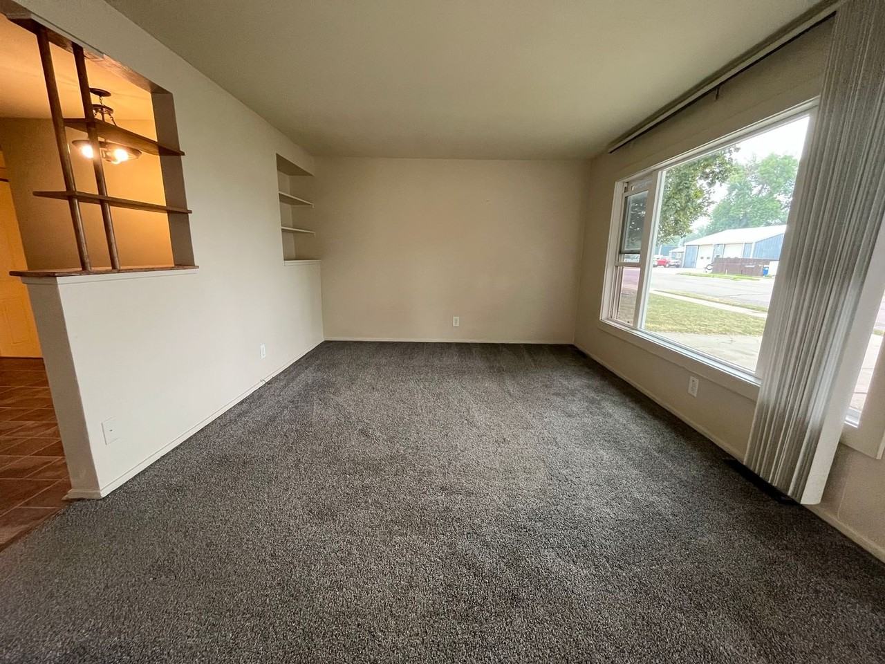 901 N Garfield Ave - Photo 2 of 27