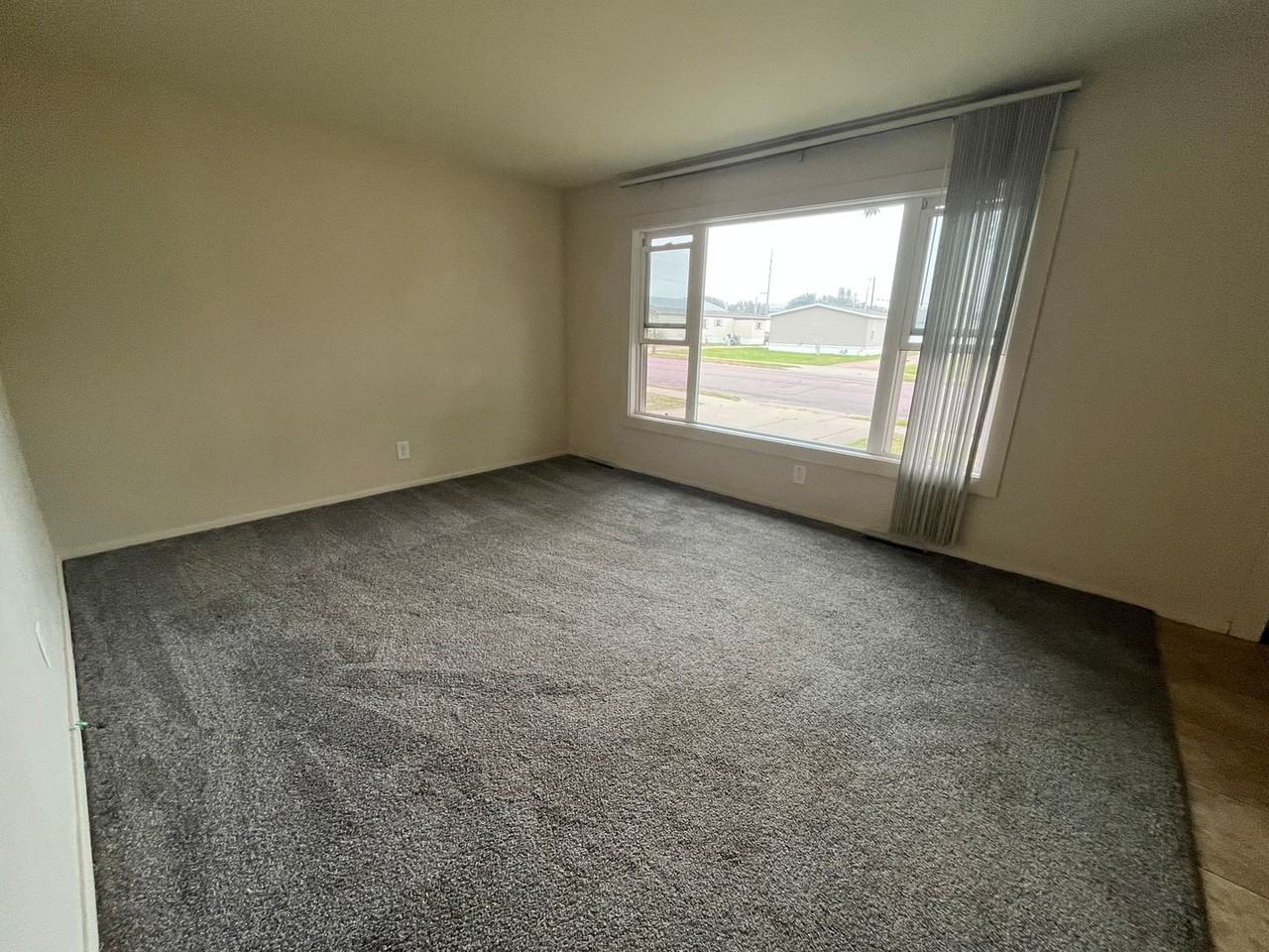 901 N Garfield Ave - Photo 3 of 27