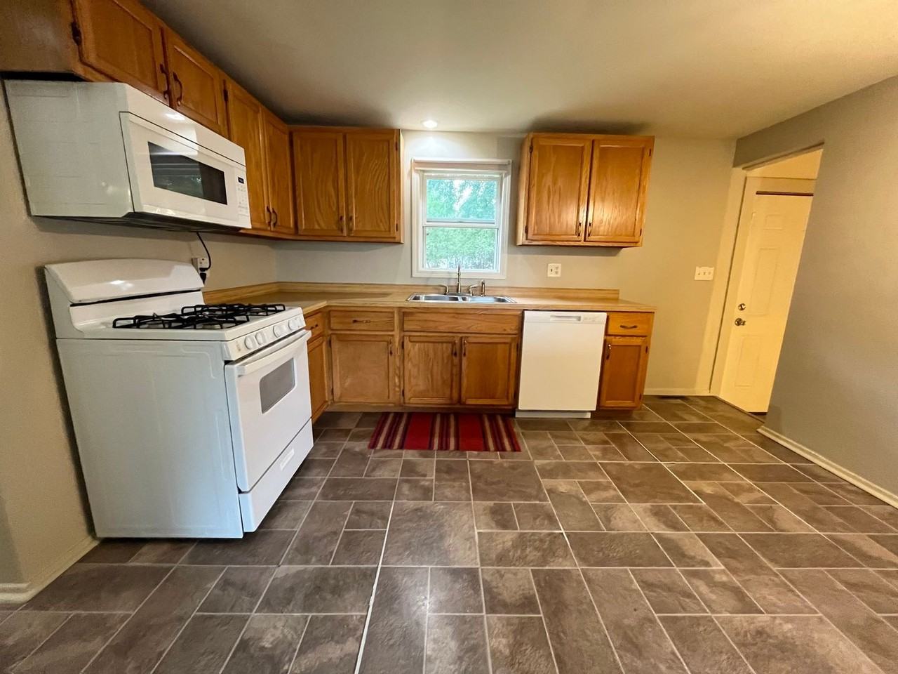 901 N Garfield Ave - Photo 6 of 27