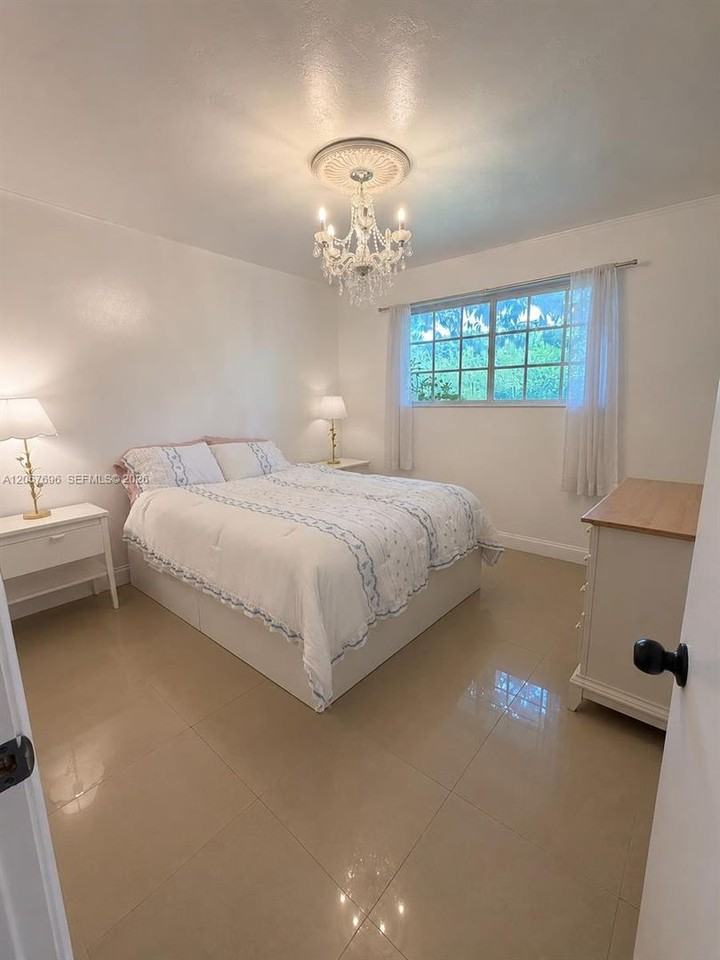 15700 N Miami Ave - Photo 4 of 13