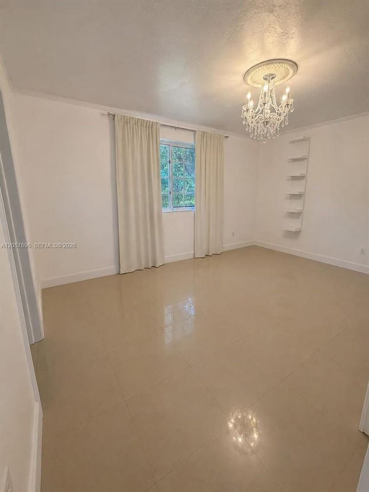 15700 N Miami Ave - Photo 6 of 13