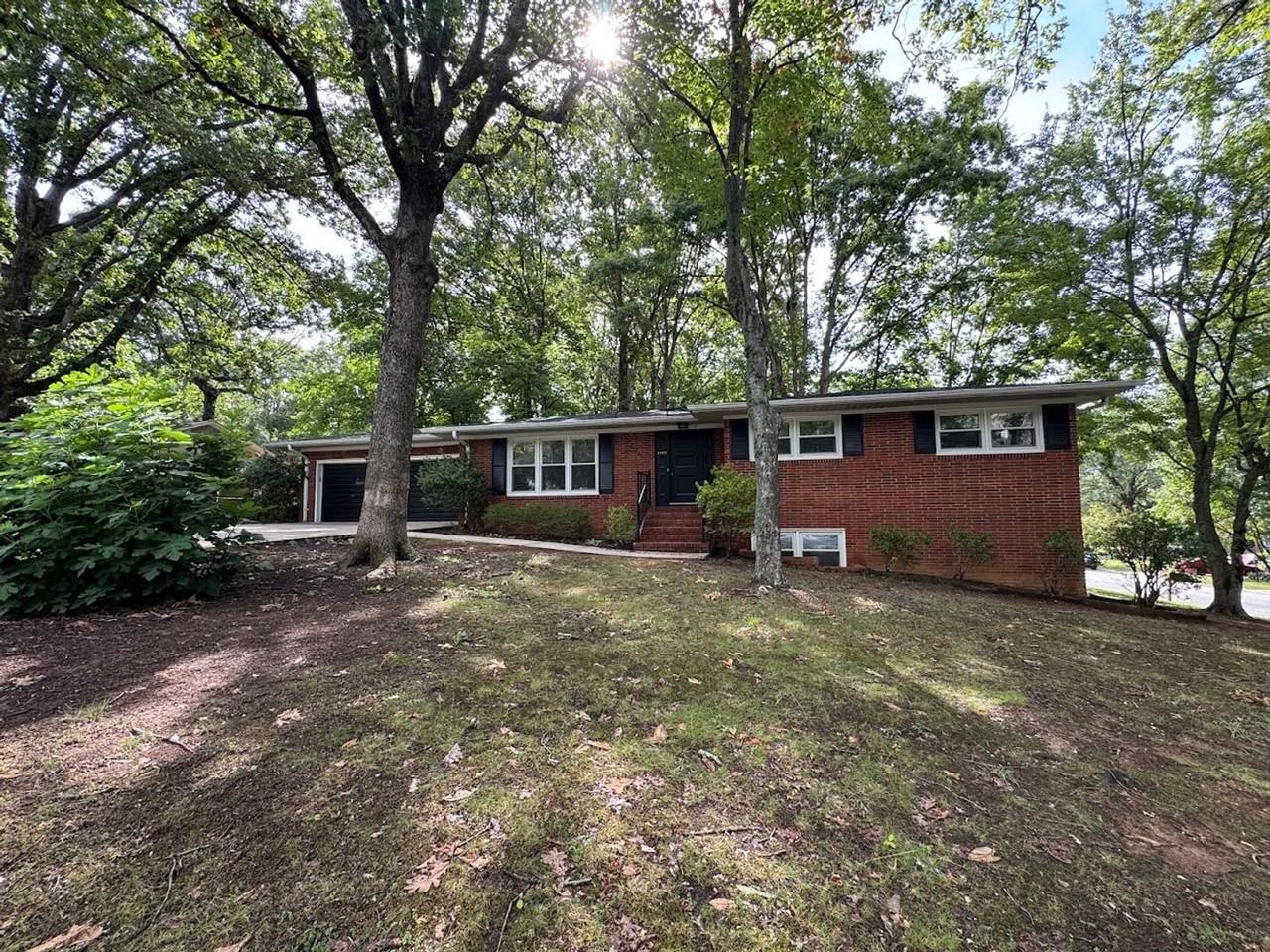 2205 Hathaway - Photo 2 of 50