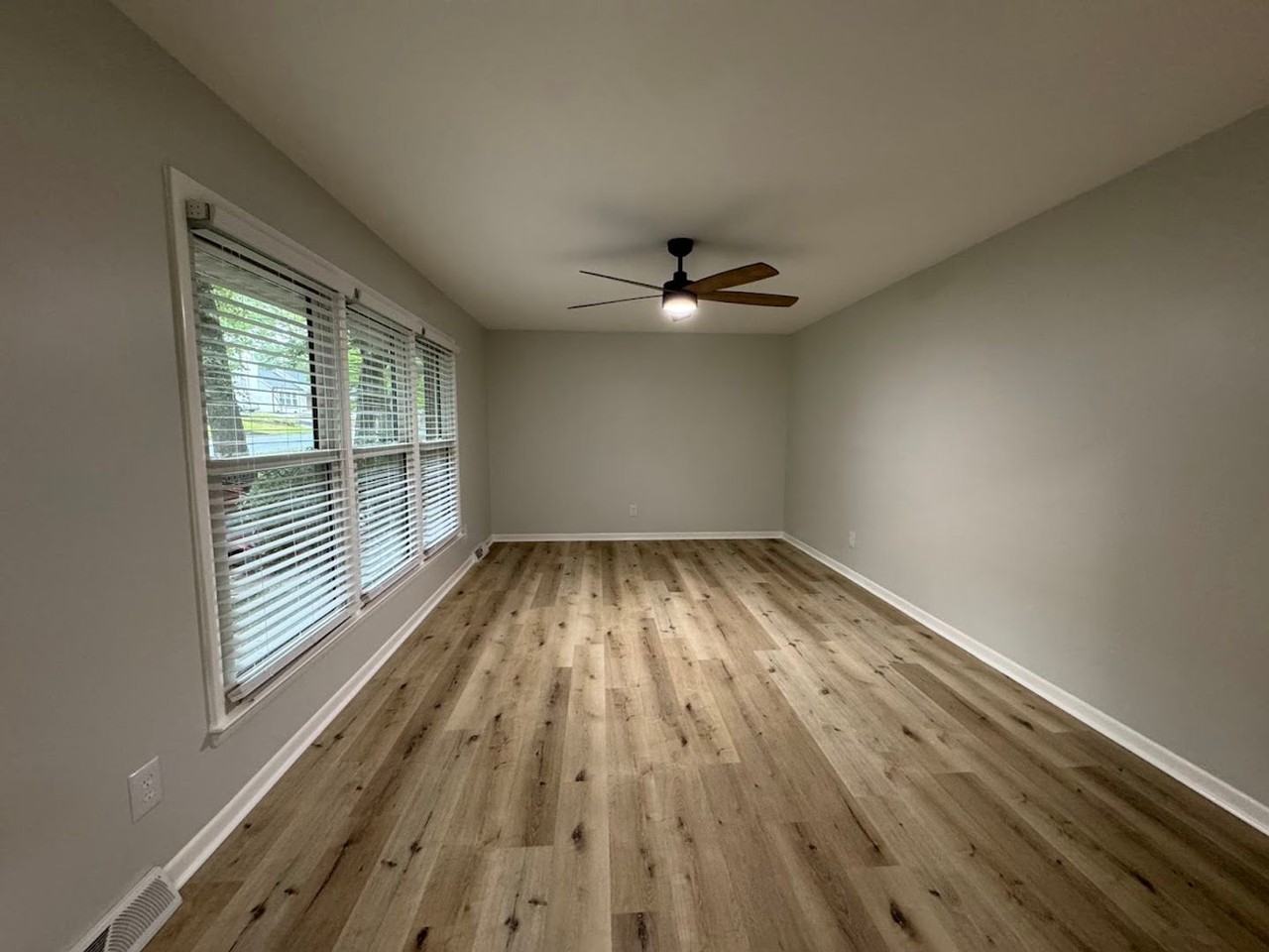 2205 Hathaway - Photo 5 of 50