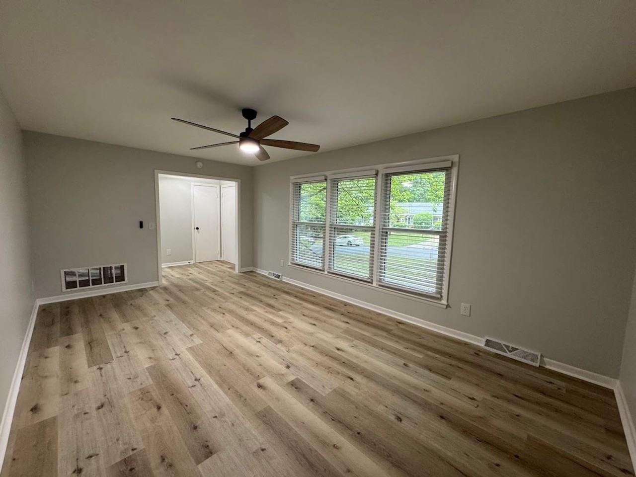2205 Hathaway - Photo 6 of 50