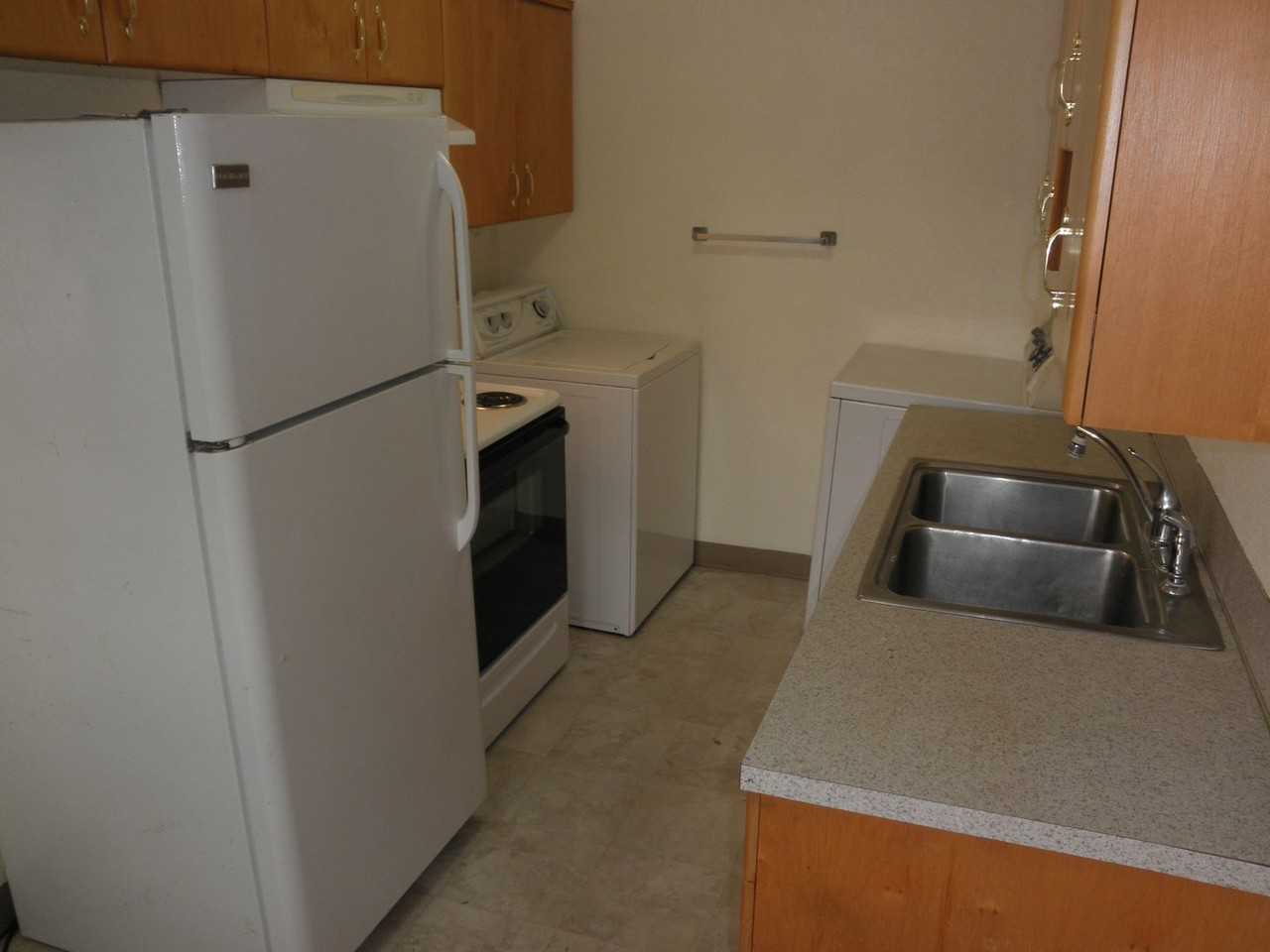 1481 Hines St Se - Photo 7 of 17