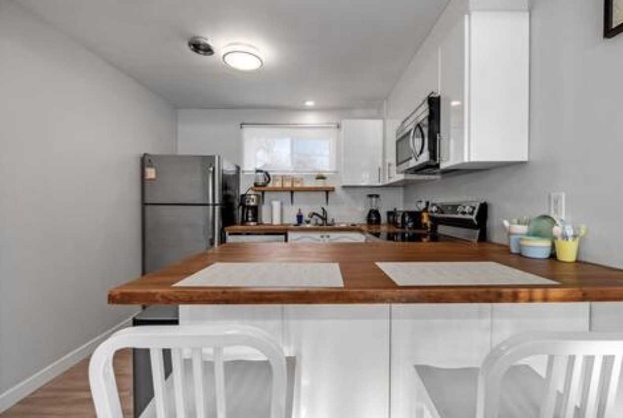 1367 Aurele St - Photo 2 of 10