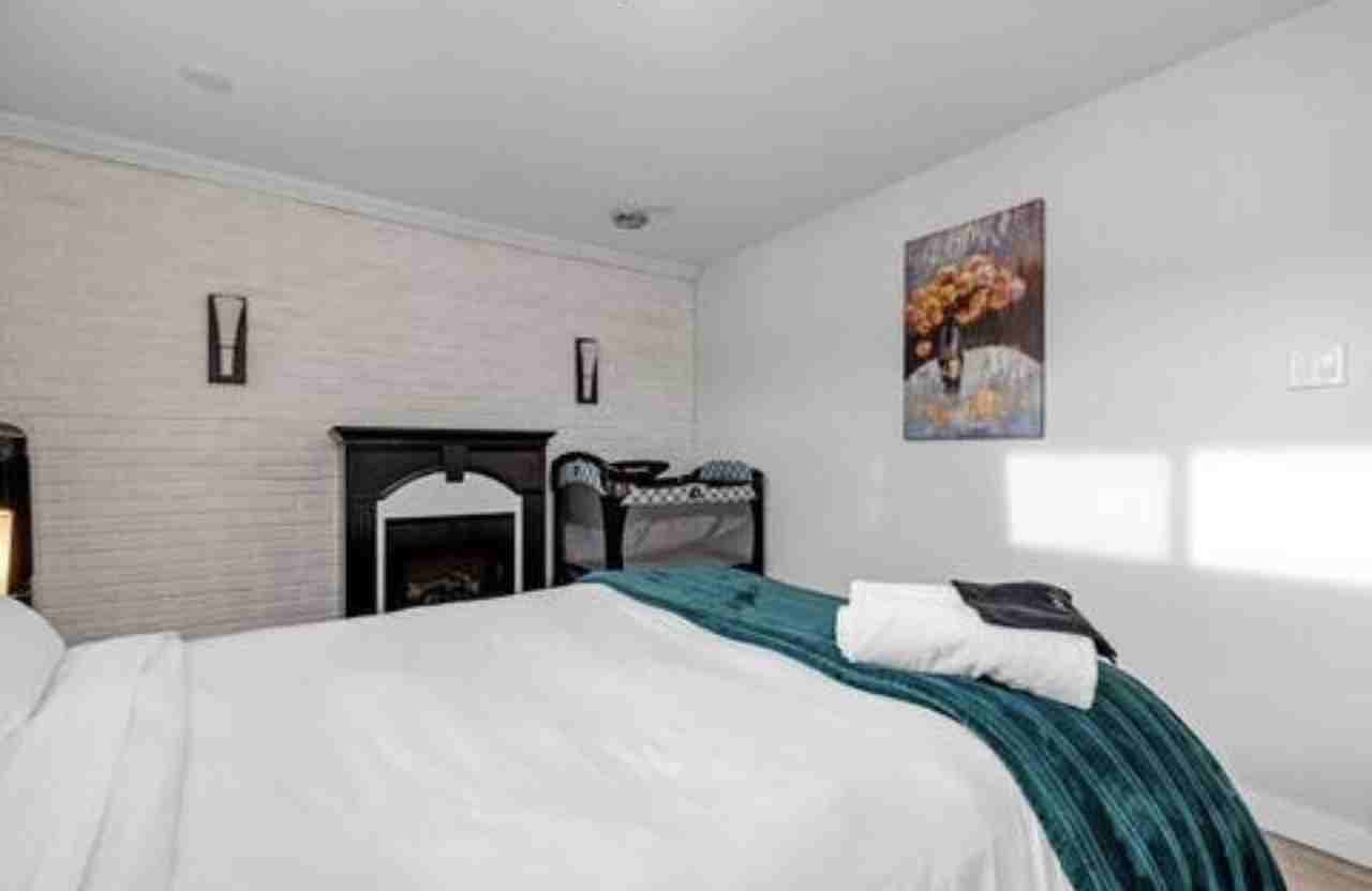 1367 Aurele St - Photo 6 of 10