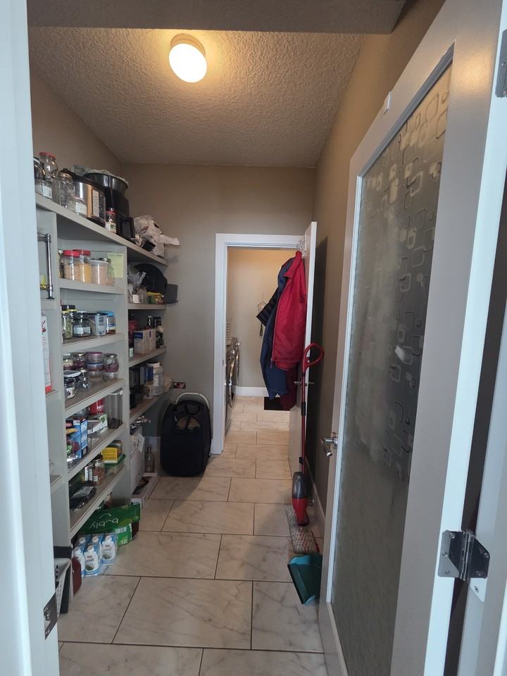 5252 17 Ave Sw - Photo 2 of 19