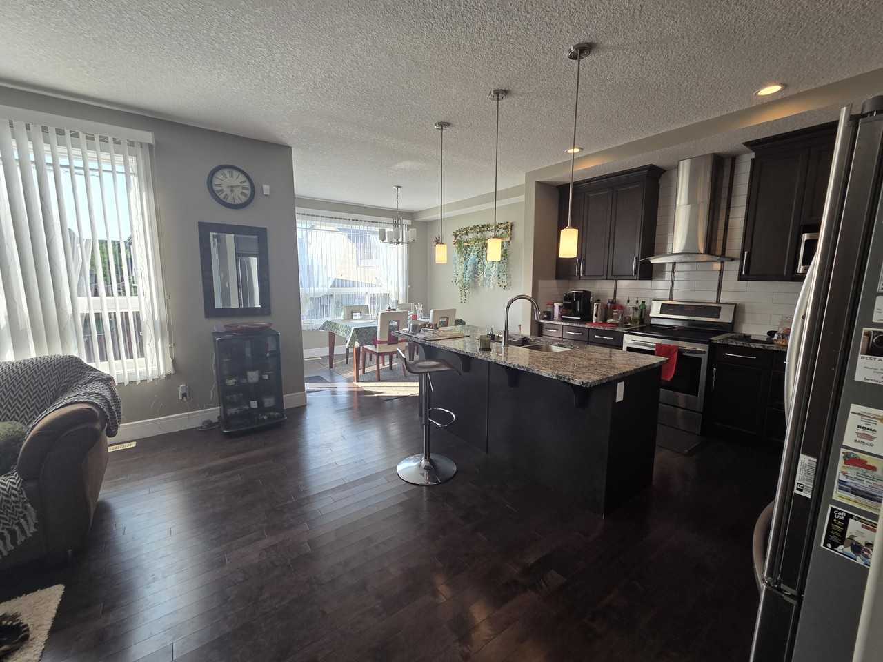 5252 17 Ave Sw - Photo 3 of 19