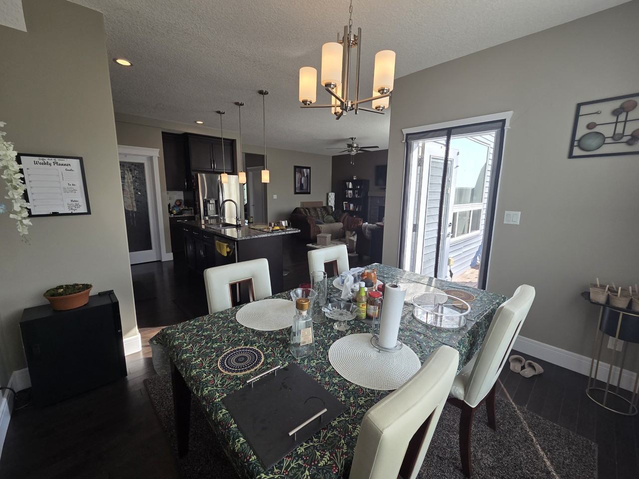 5252 17 Ave Sw - Photo 5 of 19