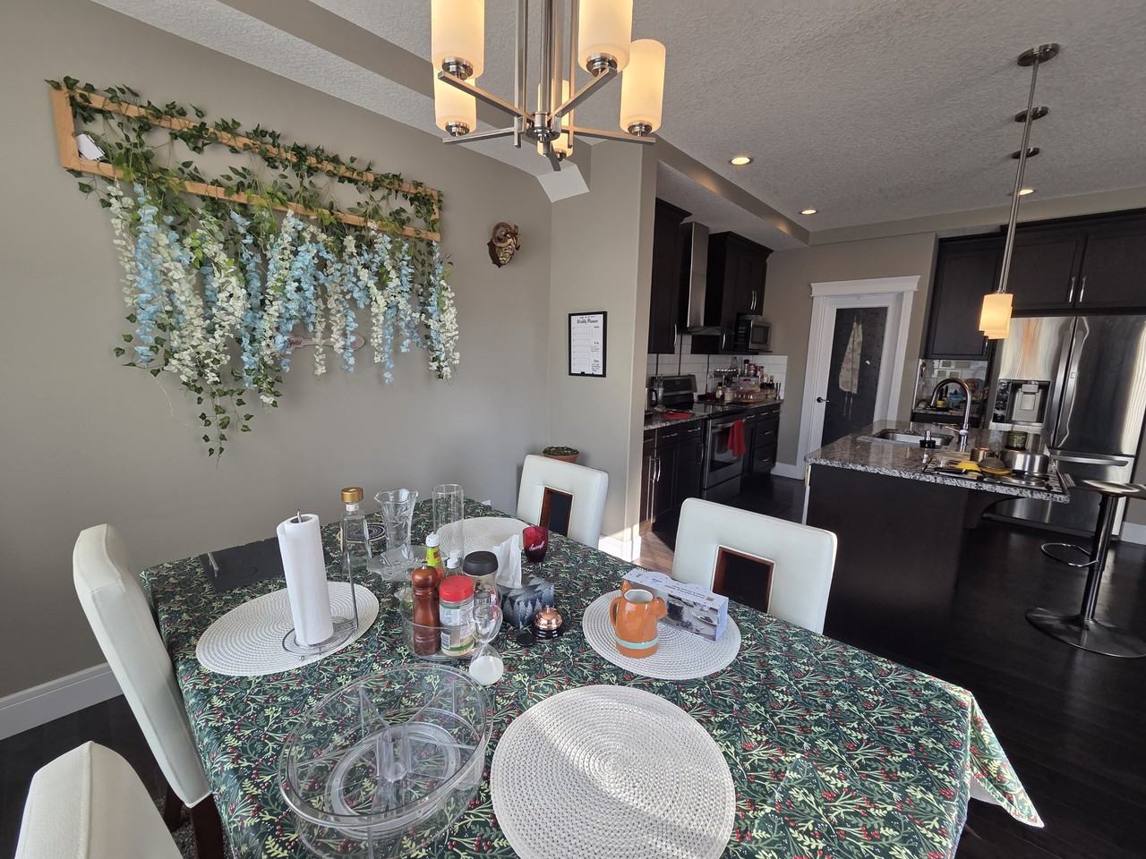 5252 17 Ave Sw - Photo 6 of 19