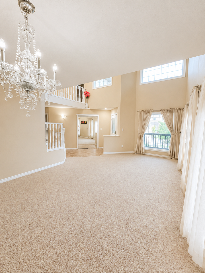 Spacious 5 Bed + 2 Den | 3.5 Bath Family Home with Theatre Room – South Terwillegar, Edmonton - Photo 5 of 47