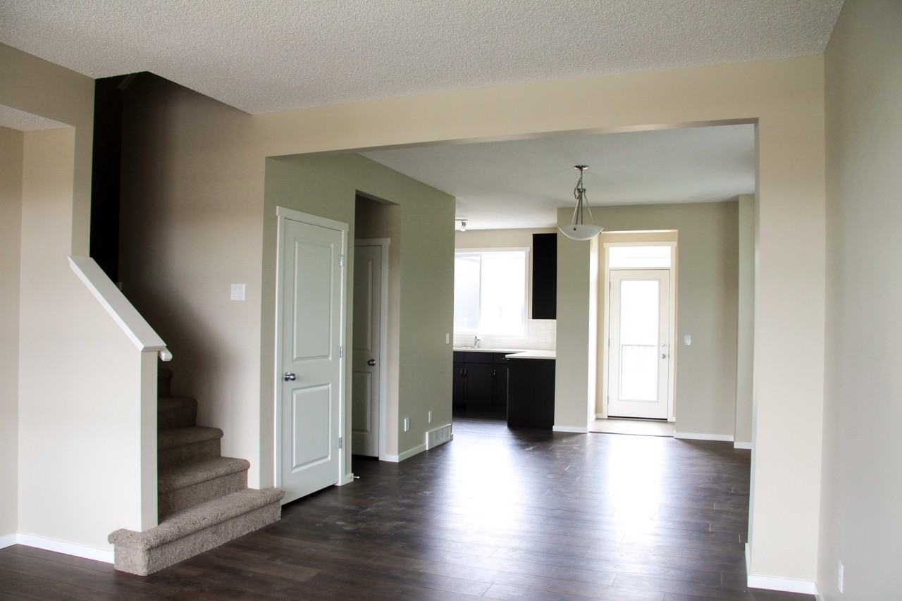 9047 52 St Ne - Photo 3 of 16