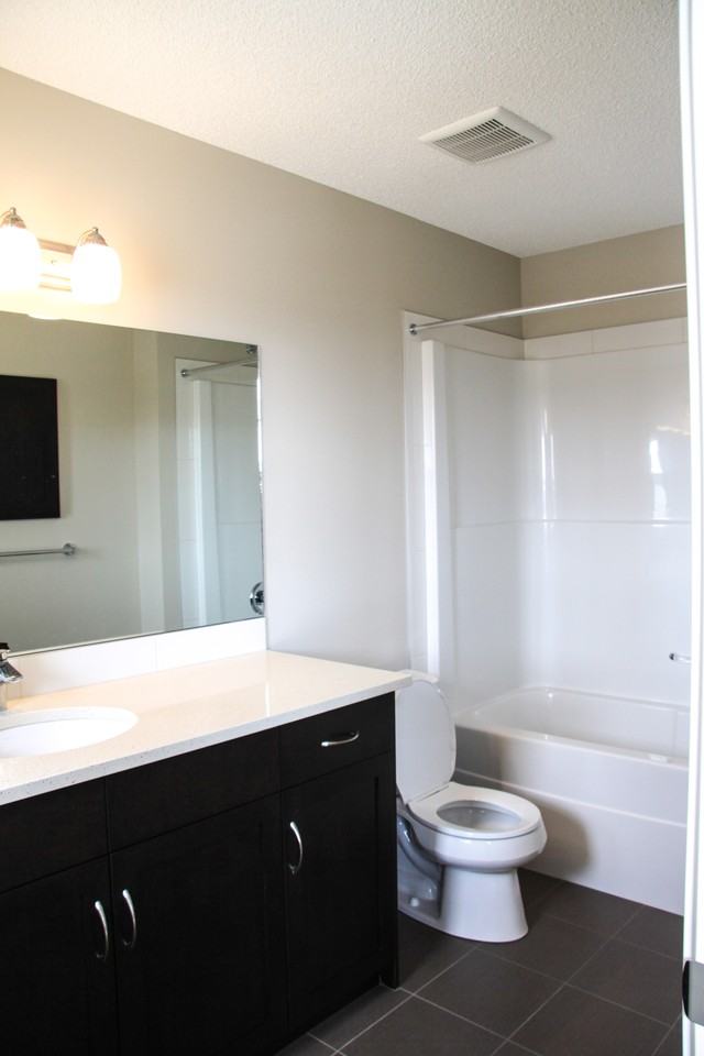 9047 52 St Ne - Photo 5 of 16