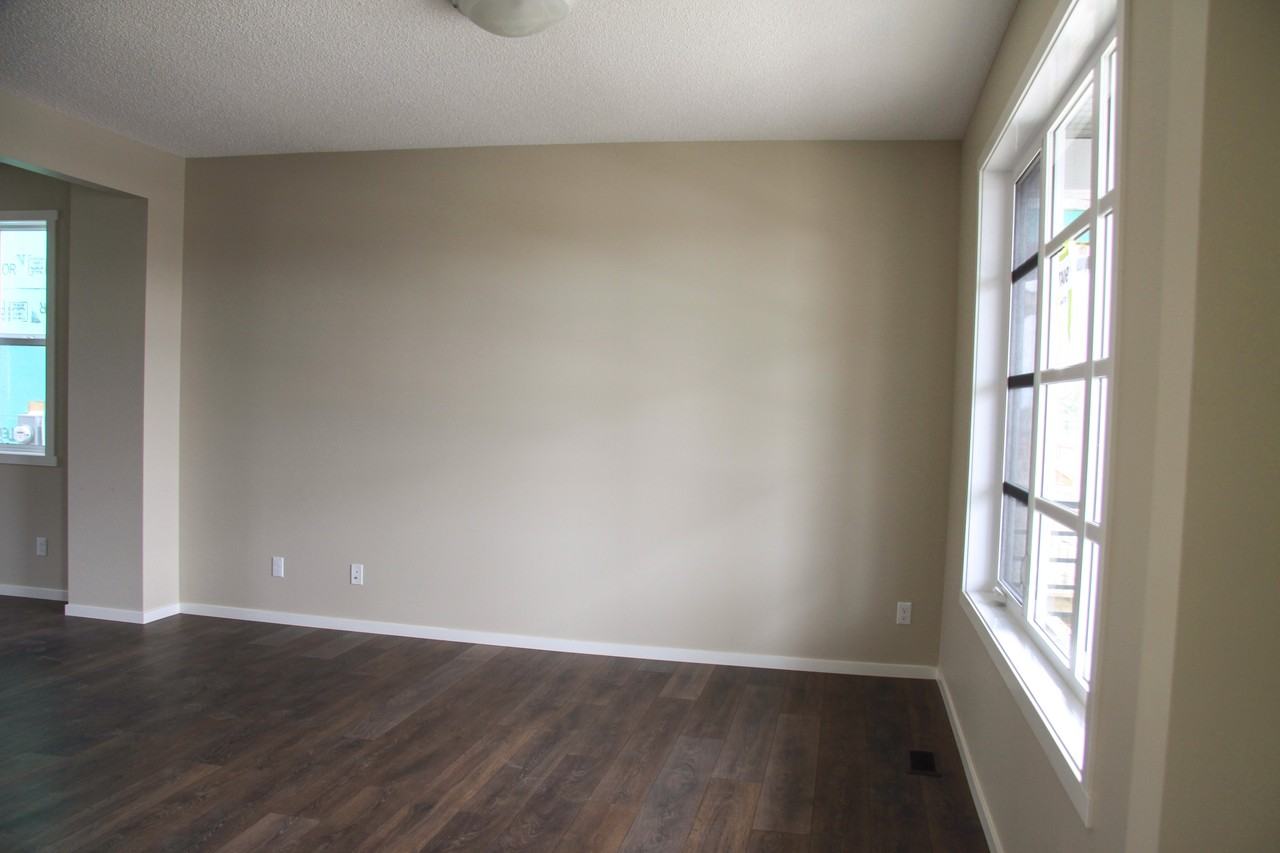 9047 52 St Ne - Photo 6 of 16