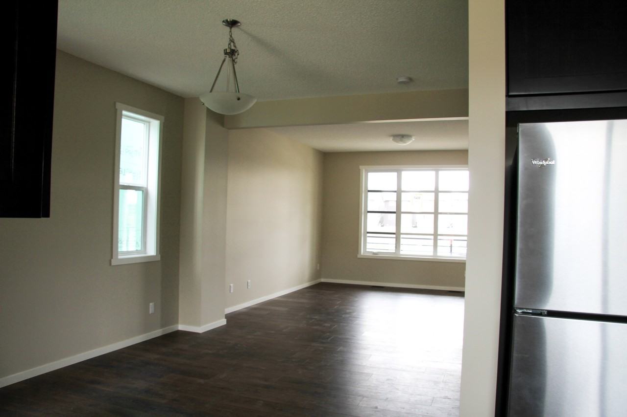 9047 52 St Ne - Photo 7 of 16