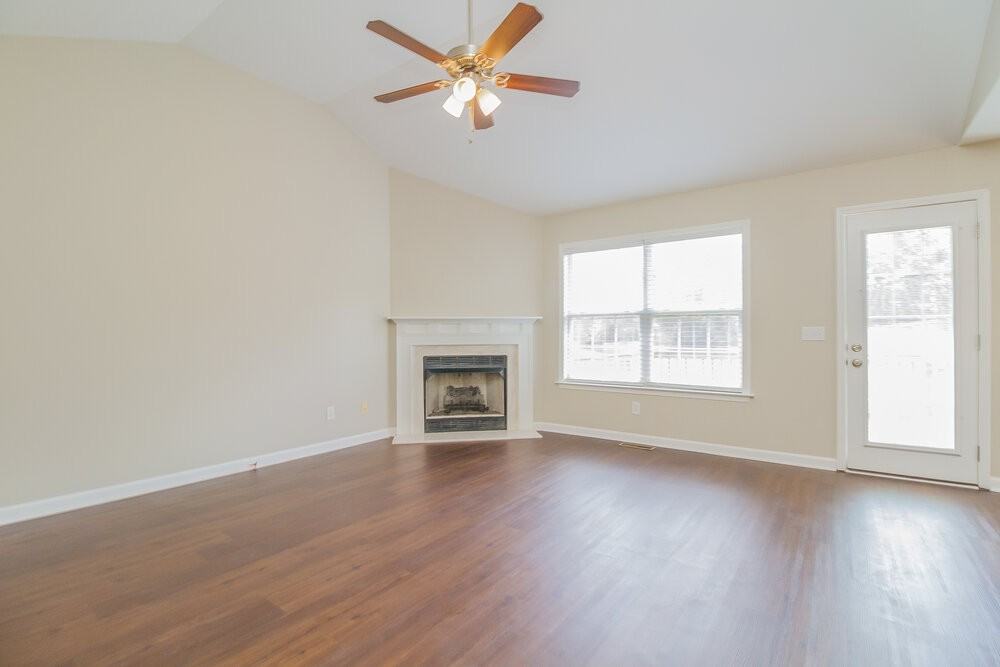 2619 Danbury Cir - Photo 2 of 19