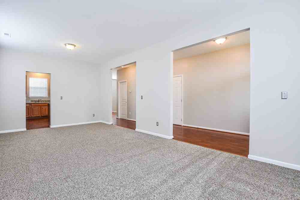 306 Hope Valley Rd - Photo 4 of 17